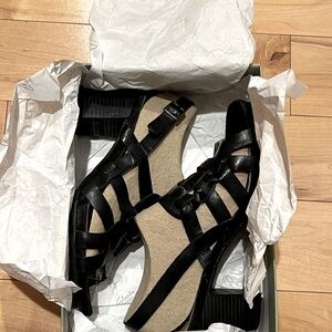 Clarks. Strapy chunk heel sandals. Black leather. Redding Point size 9-1/2
